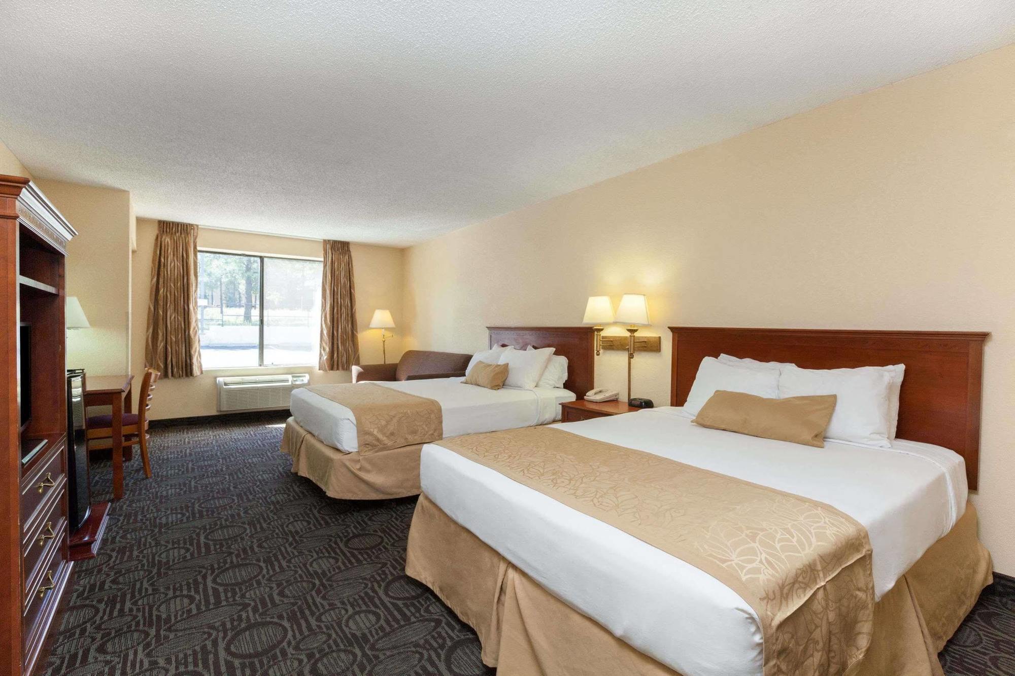 Super 8 By Wyndham Hotel
